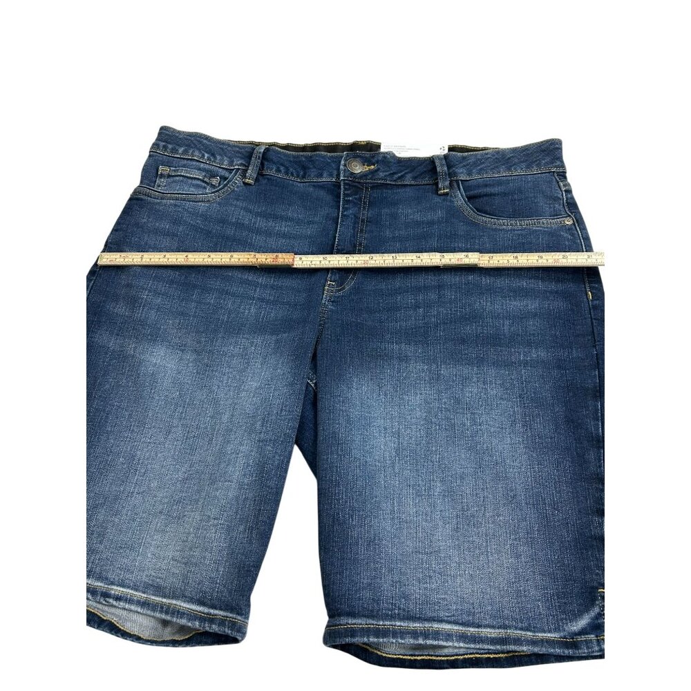 Liz Claiborne Womens Mid-Rise Sara Denim Shorts Size 18 Blue Made In Pakistan - Picture 8 of 11